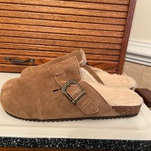 bearpaw belle clogs